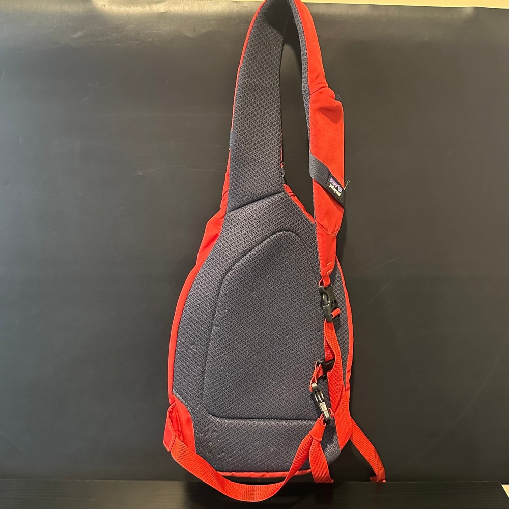 Patagonia Atom 8L Sling Bag Red Crossbody Backpack 48261 Hiking Travel - Picture 3 of 4